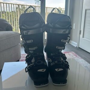 Women’s Nordica Ski Boots: Speedmachine 75W True Performance. Worn ONCE